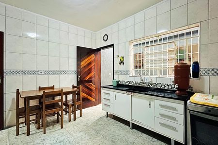 Casa à venda com 138m², 2 quartos e 2 vagas Casa à venda com 138m², 2 quartos e 2 vagasCozinha