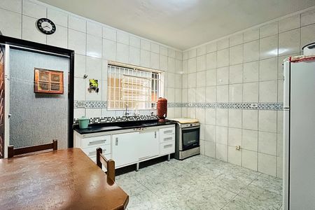 Casa à venda com 138m², 2 quartos e 2 vagas Casa à venda com 138m², 2 quartos e 2 vagasCozinha