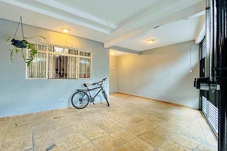 Casa à venda com 138m², 2 quartos e 2 vagas Casa à venda com 138m², 2 quartos e 2 vagasGaragem