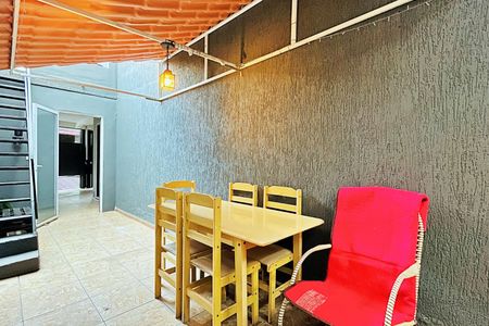 Casa à venda com 138m², 2 quartos e 2 vagas Casa à venda com 138m², 2 quartos e 2 vagasÁrea externa