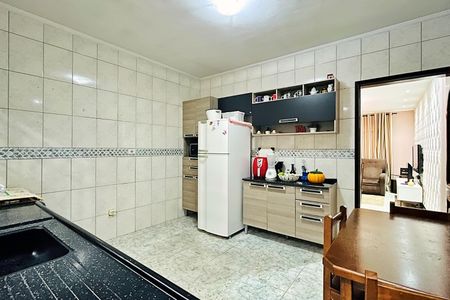 Casa à venda com 138m², 2 quartos e 2 vagas Casa à venda com 138m², 2 quartos e 2 vagasCozinha