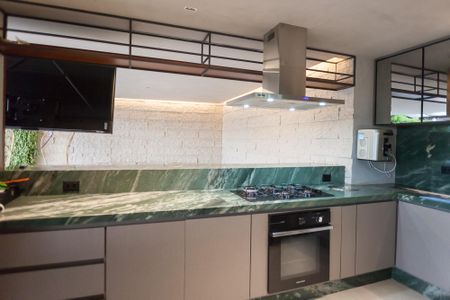 Casa de condomínio à venda com 710m², 5 quartos e 6 vagas Casa de condomínio à venda com 710m², 5 quartos e 6 vagasChurrasqueira