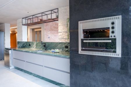 Casa de condomínio à venda com 710m², 5 quartos e 6 vagas Casa de condomínio à venda com 710m², 5 quartos e 6 vagasChurrasqueira