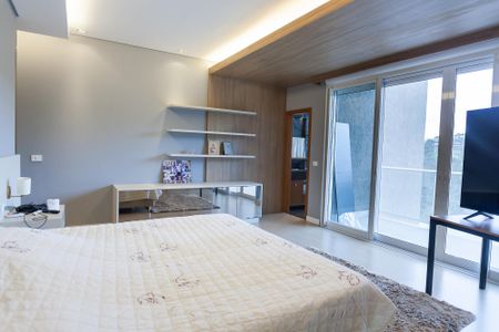 Casa de condomínio à venda com 710m², 5 quartos e 6 vagas Casa de condomínio à venda com 710m², 5 quartos e 6 vagasSuíte 4