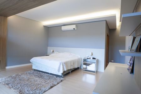 Casa de condomínio à venda com 710m², 5 quartos e 6 vagas Casa de condomínio à venda com 710m², 5 quartos e 6 vagasSuíte 4