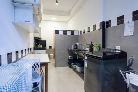 Casa de condomínio à venda com 710m², 5 quartos e 6 vagas Casa de condomínio à venda com 710m², 5 quartos e 6 vagasÁrea de Serviço