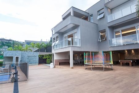 Casa de condomínio à venda com 710m², 5 quartos e 6 vagas Casa de condomínio à venda com 710m², 5 quartos e 6 vagasÁrea comum