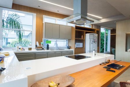 Casa de condomínio à venda com 710m², 5 quartos e 6 vagas Casa de condomínio à venda com 710m², 5 quartos e 6 vagasCozinha