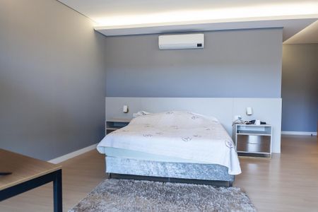 Casa de condomínio à venda com 710m², 5 quartos e 6 vagas Casa de condomínio à venda com 710m², 5 quartos e 6 vagasSuíte 4