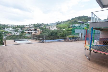 Casa de condomínio à venda com 710m², 5 quartos e 6 vagas Casa de condomínio à venda com 710m², 5 quartos e 6 vagasÁrea comum