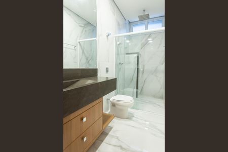 Casa de condomínio à venda com 710m², 5 quartos e 6 vagas Casa de condomínio à venda com 710m², 5 quartos e 6 vagasBanheiro suíte 1