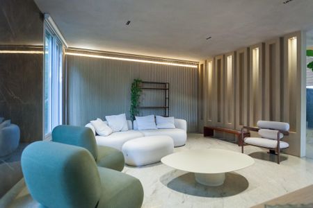 Casa de condomínio à venda com 710m², 5 quartos e 6 vagas Casa de condomínio à venda com 710m², 5 quartos e 6 vagasSala de TV