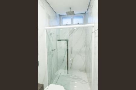 Casa de condomínio à venda com 710m², 5 quartos e 6 vagas Casa de condomínio à venda com 710m², 5 quartos e 6 vagasBanheiro suíte 1