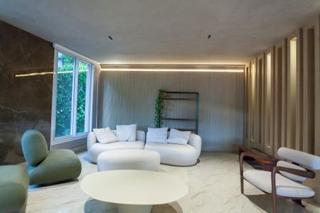 Casa de condomínio à venda com 710m², 5 quartos e 6 vagas Casa de condomínio à venda com 710m², 5 quartos e 6 vagasSala de TV