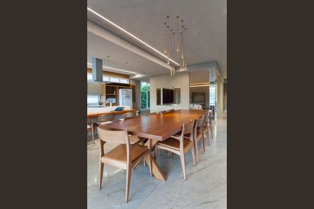 Casa de condomínio à venda com 710m², 5 quartos e 6 vagas Casa de condomínio à venda com 710m², 5 quartos e 6 vagasCopa