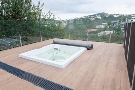 Casa de condomínio à venda com 710m², 5 quartos e 6 vagas Casa de condomínio à venda com 710m², 5 quartos e 6 vagasÁrea comum