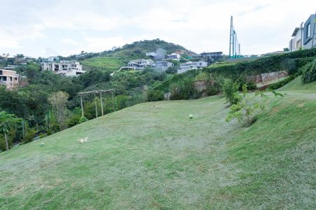 Casa de condomínio à venda com 710m², 5 quartos e 6 vagas Casa de condomínio à venda com 710m², 5 quartos e 6 vagasQuintal