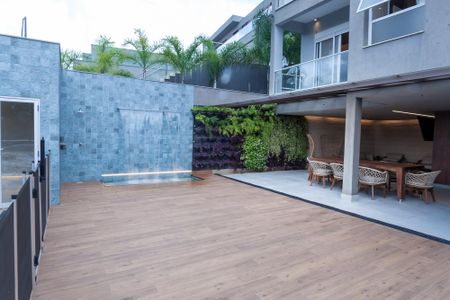 Casa de condomínio à venda com 710m², 5 quartos e 6 vagas Casa de condomínio à venda com 710m², 5 quartos e 6 vagasÁrea comum