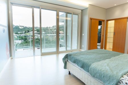 Casa de condomínio à venda com 710m², 5 quartos e 6 vagas Casa de condomínio à venda com 710m², 5 quartos e 6 vagasSuíte 2