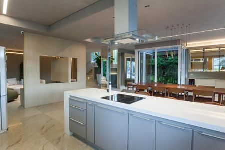 Casa de condomínio à venda com 710m², 5 quartos e 6 vagas Casa de condomínio à venda com 710m², 5 quartos e 6 vagasCozinha