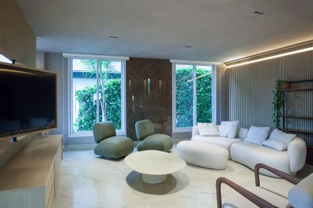 Casa de condomínio à venda com 710m², 5 quartos e 6 vagas Casa de condomínio à venda com 710m², 5 quartos e 6 vagasSala de TV