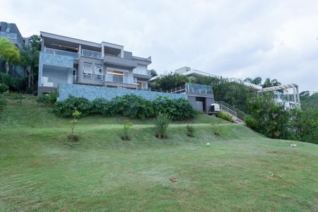 Casa de condomínio à venda com 710m², 5 quartos e 6 vagas Casa de condomínio à venda com 710m², 5 quartos e 6 vagasQuintal