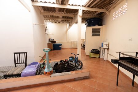 Casa à venda com 280m², 6 quartos e 3 vagas Casa à venda com 280m², 6 quartos e 3 vagasQuintal