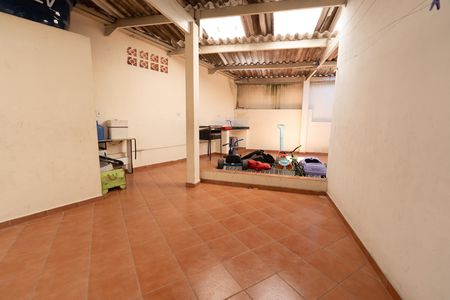 Casa à venda com 280m², 6 quartos e 3 vagas Casa à venda com 280m², 6 quartos e 3 vagasQuintal