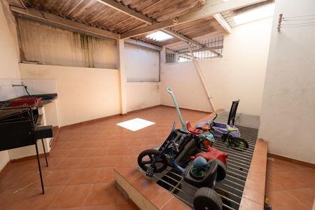 Casa à venda com 280m², 6 quartos e 3 vagas Casa à venda com 280m², 6 quartos e 3 vagasQuintal