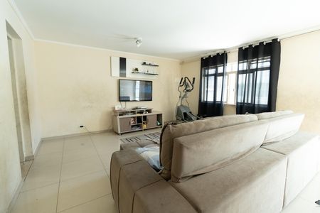 Casa à venda com 280m², 6 quartos e 3 vagas Casa à venda com 280m², 6 quartos e 3 vagasSala