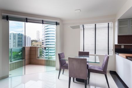 Apartamento à venda com 70m², 2 quartos e 2 vagas Apartamento à venda com 70m², 2 quartos e 2 vagasSala