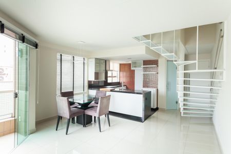 Apartamento à venda com 70m², 2 quartos e 2 vagas Apartamento à venda com 70m², 2 quartos e 2 vagasSala