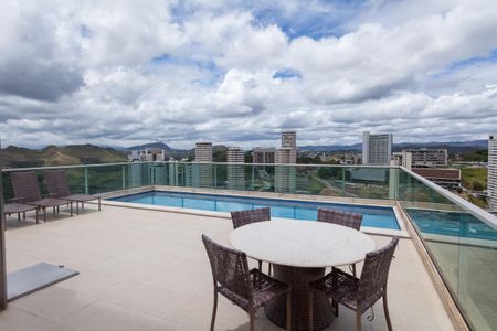 Apartamento à venda com 70m², 2 quartos e 2 vagas Apartamento à venda com 70m², 2 quartos e 2 vagasÁrea comum - Piscina