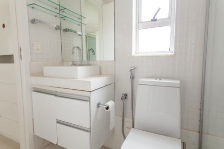 Apartamento à venda com 70m², 2 quartos e 2 vagas Apartamento à venda com 70m², 2 quartos e 2 vagasBanheiro Social