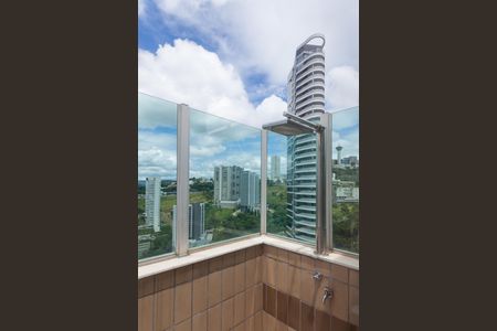 Apartamento à venda com 70m², 2 quartos e 2 vagas Apartamento à venda com 70m², 2 quartos e 2 vagasÁrea comum - Piscina