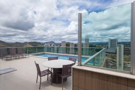 Apartamento à venda com 70m², 2 quartos e 2 vagas Apartamento à venda com 70m², 2 quartos e 2 vagasÁrea comum - Piscina