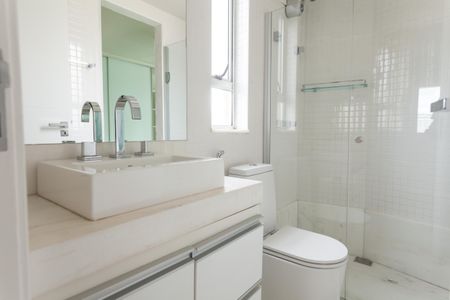 Apartamento à venda com 70m², 2 quartos e 2 vagas Apartamento à venda com 70m², 2 quartos e 2 vagasBanheiro Social