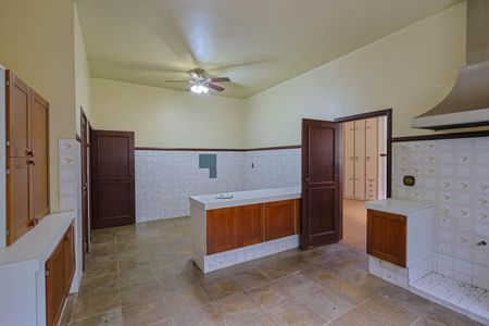 Casa de condomínio à venda com 420m², 4 quartos e 5 vagas Casa de condomínio à venda com 420m², 4 quartos e 5 vagasCozinha