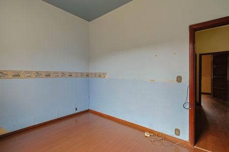 Casa de condomínio à venda com 420m², 4 quartos e 5 vagas Casa de condomínio à venda com 420m², 4 quartos e 5 vagasQuarto 3