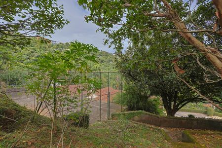 Casa de condomínio à venda com 420m², 4 quartos e 5 vagas Casa de condomínio à venda com 420m², 4 quartos e 5 vagasQuintal