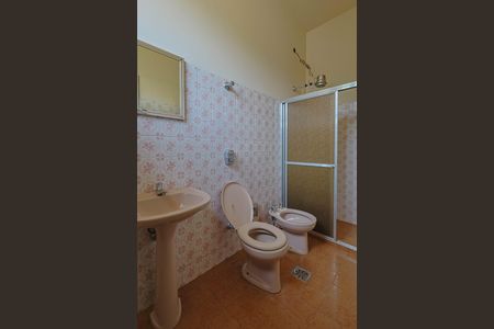 Casa de condomínio à venda com 420m², 4 quartos e 5 vagas Casa de condomínio à venda com 420m², 4 quartos e 5 vagasBanheiro de serviço