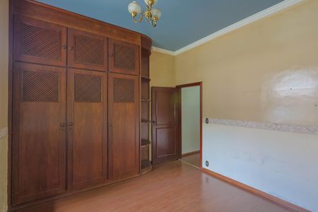 Casa de condomínio à venda com 420m², 4 quartos e 5 vagas Casa de condomínio à venda com 420m², 4 quartos e 5 vagasQuarto 4