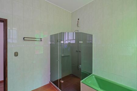 Casa de condomínio à venda com 420m², 4 quartos e 5 vagas Casa de condomínio à venda com 420m², 4 quartos e 5 vagasBanheiro