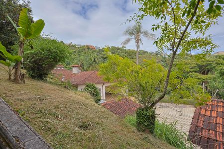 Casa de condomínio à venda com 420m², 4 quartos e 5 vagas Casa de condomínio à venda com 420m², 4 quartos e 5 vagasQuintal