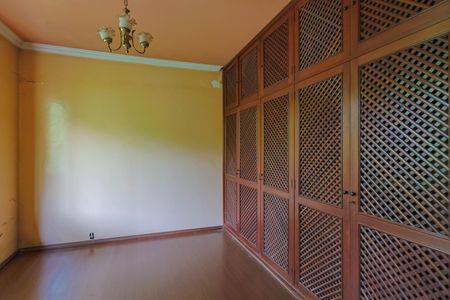 Casa de condomínio à venda com 420m², 4 quartos e 5 vagas Casa de condomínio à venda com 420m², 4 quartos e 5 vagasQuarto 1 - Semi Suíte