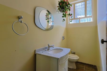 Casa de condomínio à venda com 420m², 4 quartos e 5 vagas Casa de condomínio à venda com 420m², 4 quartos e 5 vagasLavabo