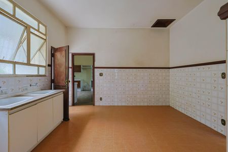 Casa de condomínio à venda com 420m², 4 quartos e 5 vagas Casa de condomínio à venda com 420m², 4 quartos e 5 vagasÁrea de Serviço