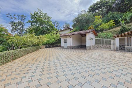 Casa de condomínio à venda com 420m², 4 quartos e 5 vagas Casa de condomínio à venda com 420m², 4 quartos e 5 vagasQuintal