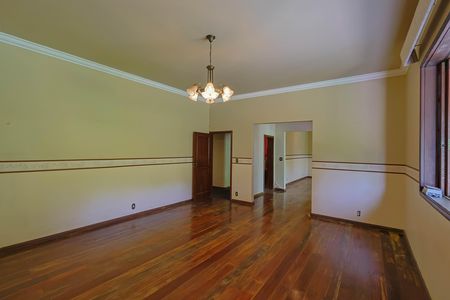 Casa de condomínio à venda com 420m², 4 quartos e 5 vagas Casa de condomínio à venda com 420m², 4 quartos e 5 vagasSala 1