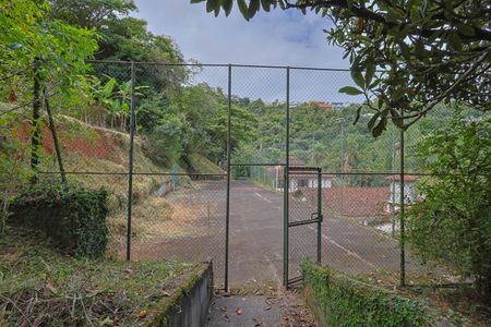 Casa de condomínio à venda com 420m², 4 quartos e 5 vagas Casa de condomínio à venda com 420m², 4 quartos e 5 vagasQuadra